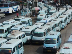 Meski Merugi, Angkutan Umum Tegar Patuhi PSBB