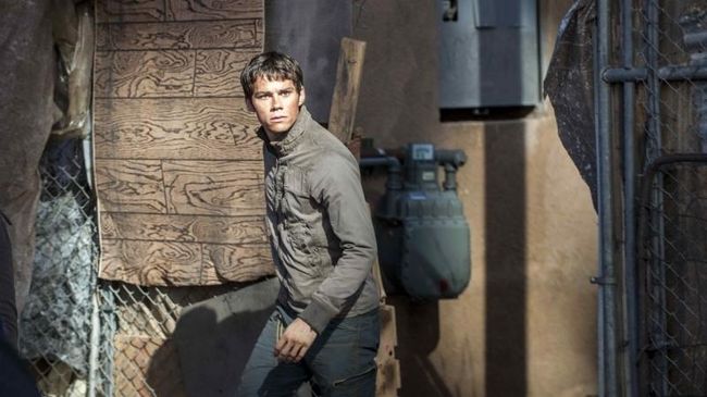 Misi Penyelamatan Berlanjut di Labirin 'The Maze Runner 3' Cuplikan perdana seri ketiga 'The Maze Runner' dirilis Minggu (24/9). Klip itu menampilkan Thomas dkk yang mencoba kembali ke labirin tempat mereka dikurung.