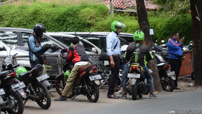Di Bandung, ada 17 ribu akun Gojek yang dibekukan, sementara di Bali terdapat 1.400 akun yang dibekukan pihak Gojek karena diduga melakukan order fiktif.