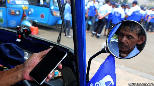 Istilah inflasi dianggap kurang membumi oleh sebagian kalangan masyarakat karena dijabarkan dengan bilangan statistik yang sulit dimengerti.