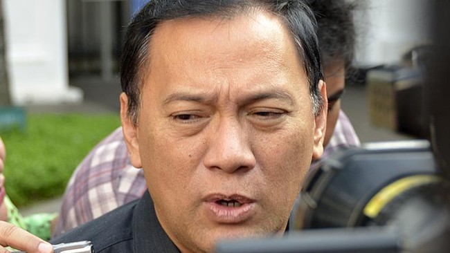Jika BI rate diturunkan, potensi arus keluar dana asing dari dalam negeri justru akan semakin deras dan kembali menekan nilai tukar rupiah terhadap dolar.