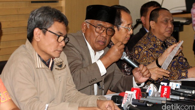 Puan menolak berkomentar soal poin di Pasal 5 dimana DPR mengusulkan masa kerja KPK tinggal 12 tahun usai beleid diundangkan. 