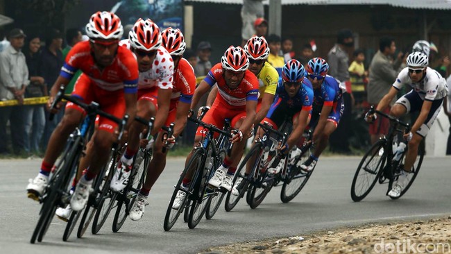 Tim Indonesia tak berdaya menghadapi ketangguhan para pebalap Iran di etape kelima Tour de Singkarak 2015.