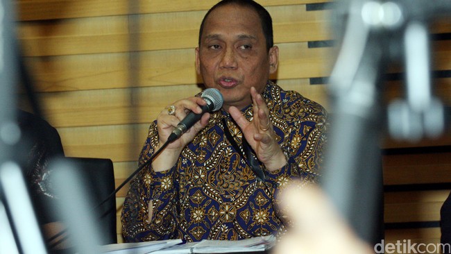 Fungsi koordinasi dan supervisi pasal 52 dinilai tak jalan apabila KPK perlu melaporkan pemeriksaan sidik ke dua lembaga lain. 