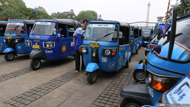Bajaj digital ternyata tak hanya memudahkan penumpang untuk memesan, namun juga meningkatkan pendapatan sopirnya.