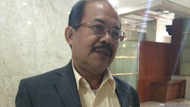 Anggota Komisi VII DPR Kurtubi mempertanyakan calon pengelola dana triliunan petroleum fund dan peruntukkan dari dikumpulkannya dana tersebut.