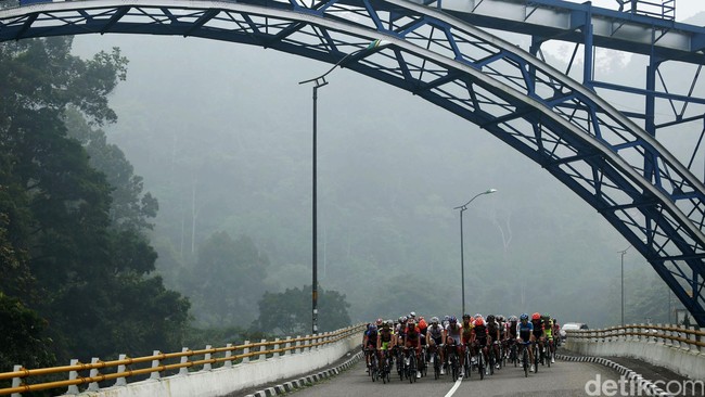 Ajang balap sepeda internasional Tour de Singkarak 2015 sedikit melunak di etape ketujuh yang akan digelar pada Jumat (9/10).