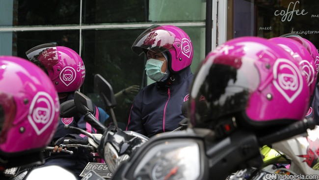 LadyJek menambah daftar panjang aplikasi pemesanan ojek secara online di Indonesia, setelah Gojek, GrabBike, sampai BluJek.