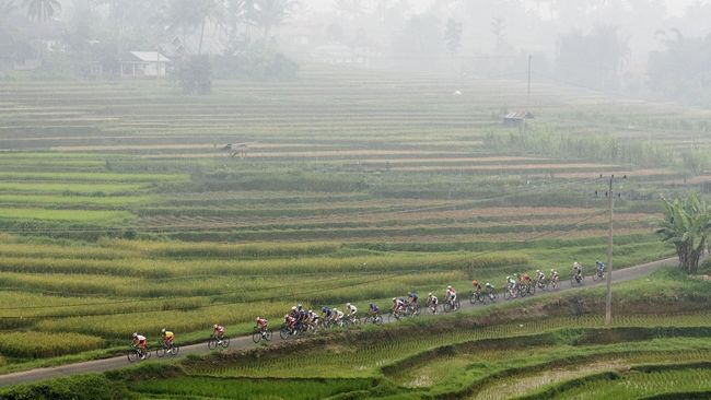 Tak perlu jauh-jauh ke luar negeri, karena di Indonesia ada banyak destinasi bersepeda yang layak dijajal.