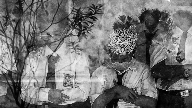 Menteri KLHK Siti Nurbaya berkata, pelibatan masyarakat pada pembakaran lahan menghindarkan perusahaan perkebunan dari jerat hukum.