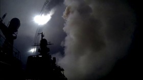 Angkatan Laut Rusia Bombardir Suriah