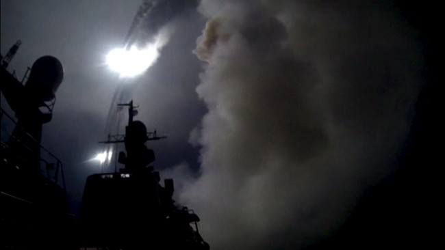 Setelah melakukan serangan dari udara dan darat, Rusia kini menunjukan serangan intens dari laut. Rusia pun mengklaim sedang berkoordinasi dengan Amerika.