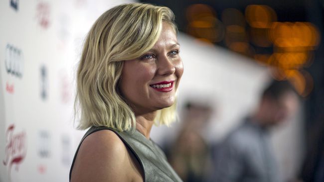 Kirsten Dunst memilih Dakota Fanning untuk berperan sebagai karakter utama dalam cerita novel itu, Esther Greenwood.