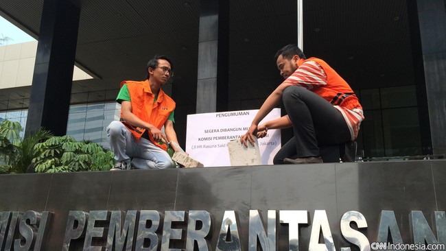 Dimulainya perhitungan keterlambatan setor ke Kas Negara saat SK Pimpinan soal Penetapan Gratifikasi diterima Bendahara Penerimaan.