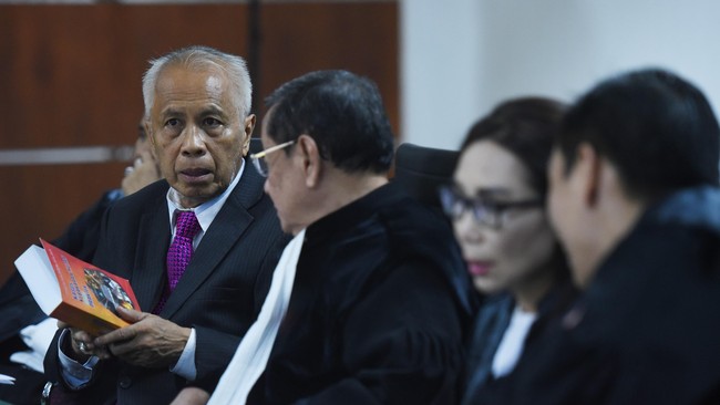 OC Kaligis bersyukur atas perkara dugaan suap hakim dan panitera PTUN Medan yang menjeratnya. Menurutnya, itu membuat dia dapat beristirahat dari aktifitasnya.