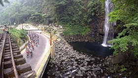 Berdebar Mengagumi Eloknya Air Terjun Lembah Anai