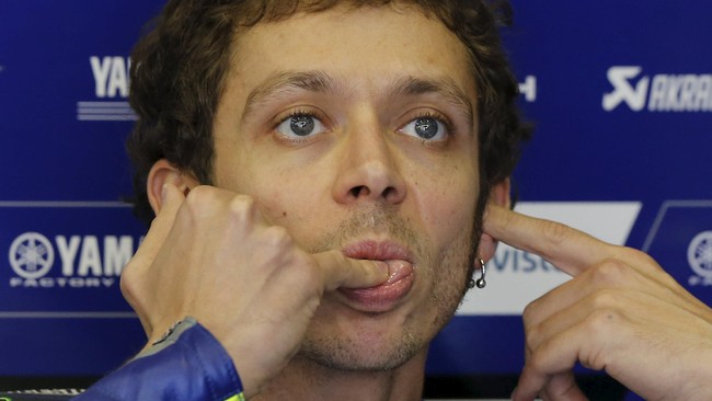 Mantan juara dunia Giacomo Agostini sesalkan insiden Rossi-Marquez karena seharusnya pebalap Italia itu tidak perlu meladeni taktik pebalap Spanyol.