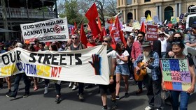 Dua Demonstran Berseteru soal Pembangunan Masjid di Australia