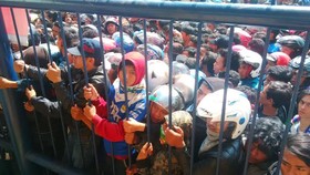 Kericuhan Akibat Tiket Jelang Laga Persib vs Mitra Kukar