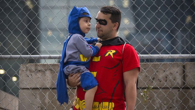 Robin telah menjadi tangan kanan setia Batman sejak 1940 silam, ketika sang pahlawan kelelawar masih menjadi karakter dalam komik.