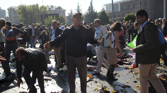 Pemerintah Turki melakukan sensor terhadap liputan berita dan pemblokiran terhadap sosial media usai serangan bom di Ankara yang menewaskan lebih dari 90 orang.