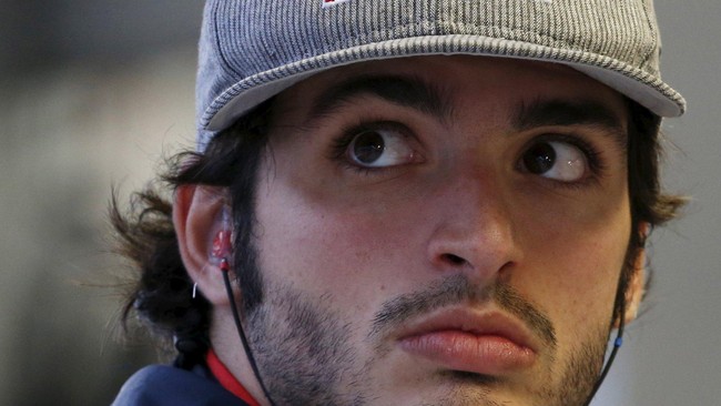 Sempat mengalami kecelakaan dan dibawa ke rumah sakit oleh helikopter tak menyurutkan tekad rookie asal Spanyol, Carlos Sainz.