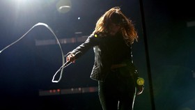 Lirik Lagu Klise Diam-diam Menggeser Lirik Lagu Puitis