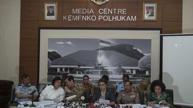 Salah satu kebijakan yang diambil adalah penutupan kanal di sekitar lahan gambut. Setidaknya ada 21 kanal di lahan gambut yang sudah ditutup.