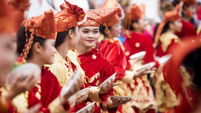 Budaya Minangkabau kental di kampus Universitas Padjajaran (Unpad). Sebabnya, ada Unit Kegiatan Mahasiswa khusus mempelajari soal Minang.