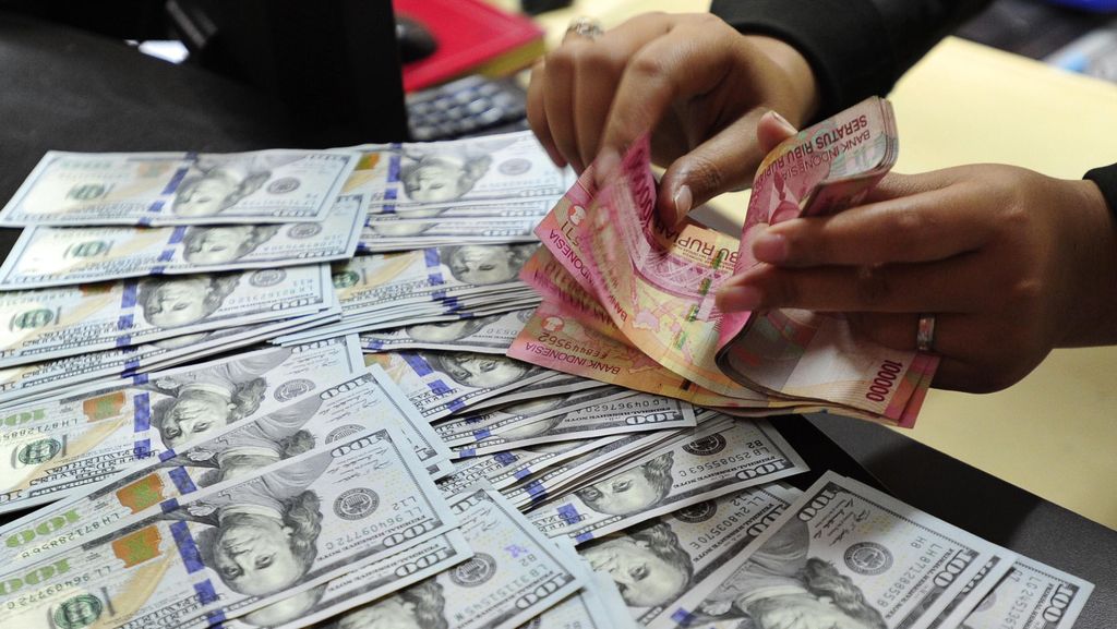 Rupiah Ditutup Rp17.041 per Dolar AS Imbas Meluasnya Perang Timteng