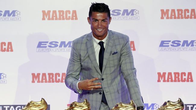 Ronaldo Tak Puas Empat Sepatu Emas