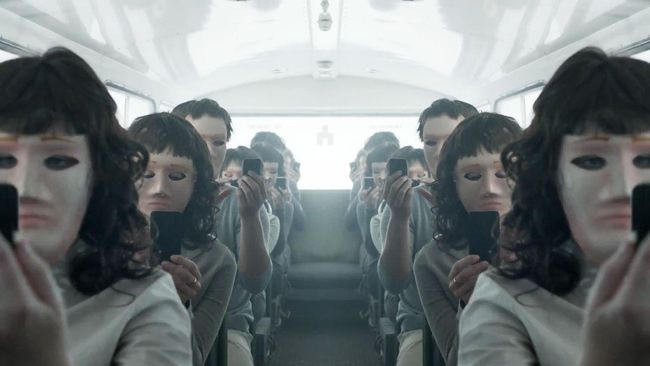 Pihak Netflix sendiri mengaku bangga bisa menayangkan kisah drama satire karya sutradara Charlie Brooker yang luar biasa ini.