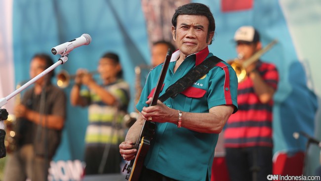 Menurut Rhoma, pesan yang terkandung dalam lirik lagu lebih mudah dicerna. Musik melantun, Fans of Rhoma and Soneta (Forsa) pun tak kuasa menahan goyang.