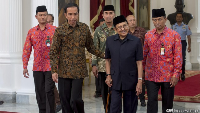 Hingga pukul 17.30 WIB hari ini, Tim Dokter Kepresidenan belum selesai melakukan pertemuan membahas hasil pemeriksaan kesehatan BJ Habibie.