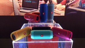 JBL Rilis Speaker Portabel Tahan Air