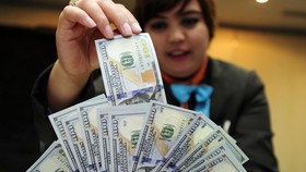 Bunga The Fed Naik Desember, Rupiah BerisikoTembus Rp 14 Ribu