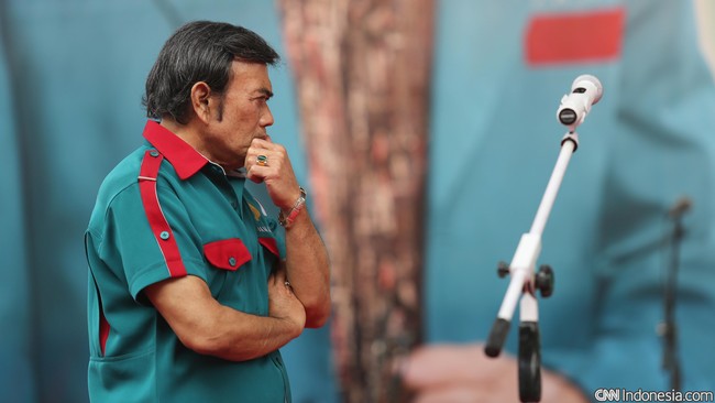Usai memimpin geladi bersih deklarasi Partai Idaman, raja dangdut Rhoma Irama enggan divideokan karena merasa penampilannya tidak rapi.