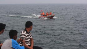 Tim Pencari Helikopter Temukan Genangan Minyak di Danau Toba