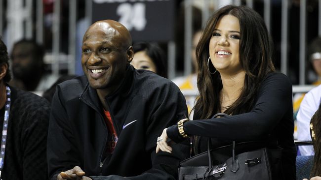 Meski sudah bisa dipindahkan ke rumah sakit yang berbeda, Lamar masih harus menjalani serangkaian perawatan. Khloe Kardashian terus di sisinya.