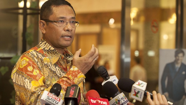 Selain melarang rangkap jabatan untuk Rektor dan Wakil Rektor, Statuta UI pun melarang hal yang sama untuk Ketua dan Sekretaris MWA.