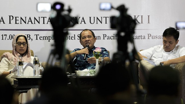 Ketua Komisi II DPR, Rambe Kamarulzaman menganggap parpol sebagai pilar demokrasi yang memiliki hak mengusung atau tidak mengusung calon.