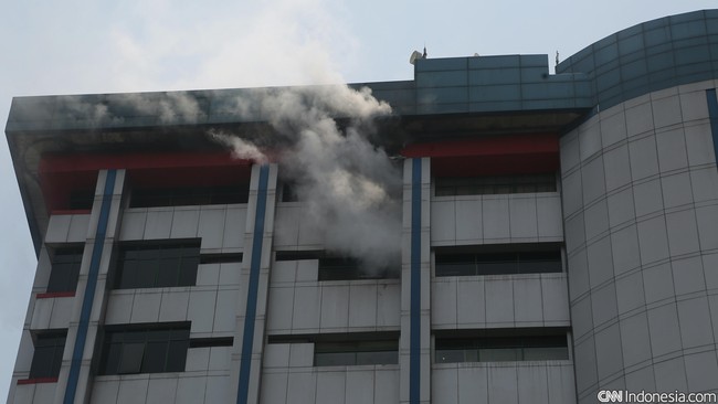 Saat Petugas Selamatkan Pencakar Langit Pertama di Jakarta