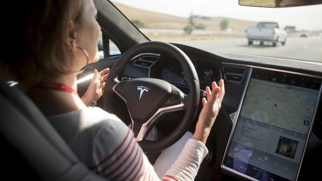 Tesla Tanamkan Fitur Autopilot di Mobil