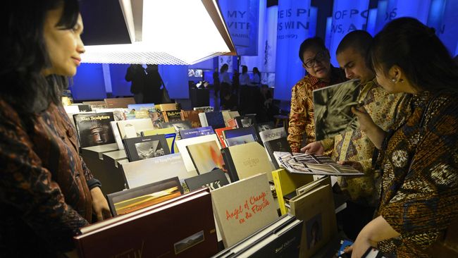 Pada hari pertama, 12 hak cipta buku terjual. Penerbit Inggris juga tertarik pada buku-buku bertema Islam.