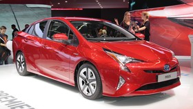 Menakar Masa Depan Mobil Hibrida dan Listrik