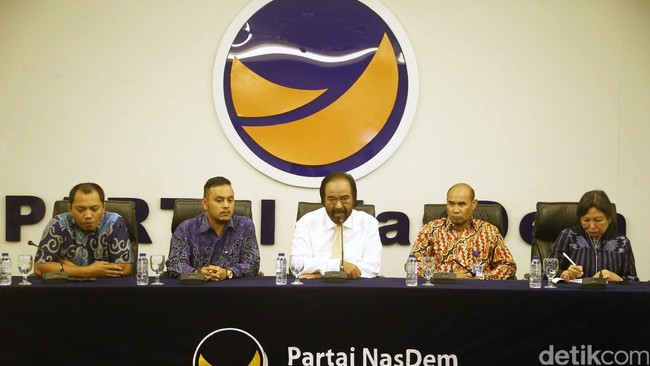 Rio Capella mengundurkan diri sebagai Sekjen NasDem setelah ditetapkan jadi tersangka kasus suap bansos Sumatera Utara.