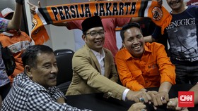 Ridwan Kamil Beri Ketua Jakmania Batu Akik
