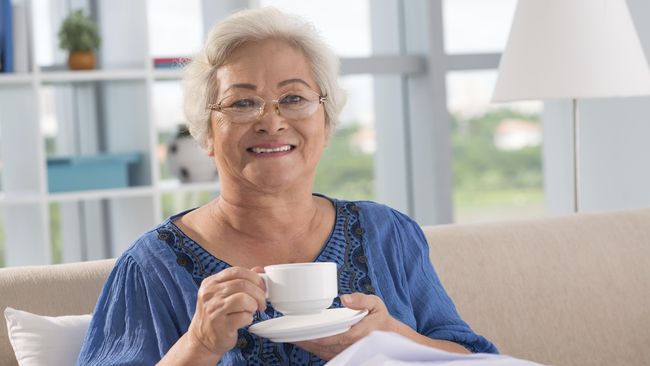 Menurut penelitian, konsumsi teh hitam secara teratur bisa membantu perempuan lanjut usia untuk menurunkan risiko serangan fraktur tulang.