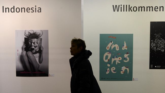 Menyuguhkan hal beda dari perhelatan sebelumnya, New York Art Book Fair tahun ini menghadirkan satu stan tato selama pameran berlangsung.