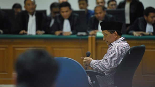 Putusan Pengadilan Negeri menyatakan KPK berhak menyita harta Fuad Amin sebanyak Rp250 miliar. Pengaditan banding membatalkan putusan sita itu.